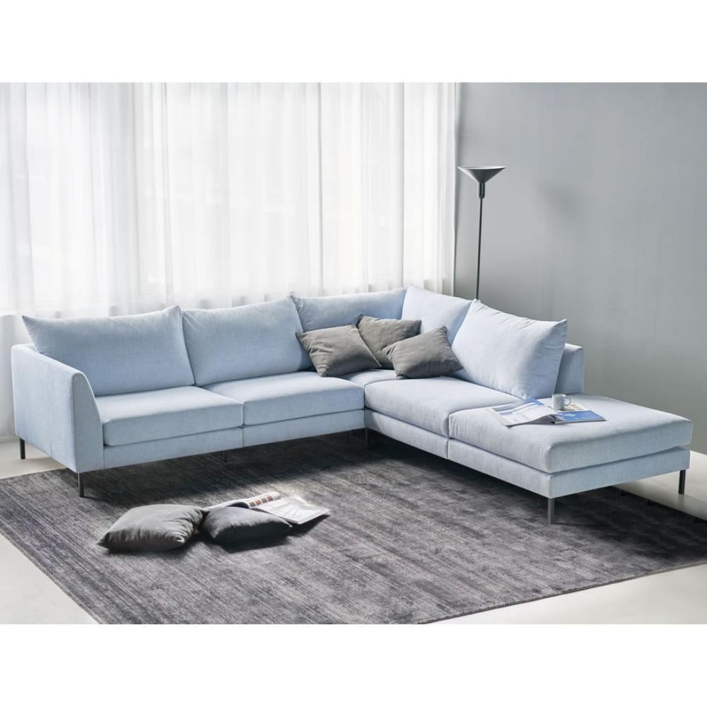 Luonto Sectional Sofa in Living Room