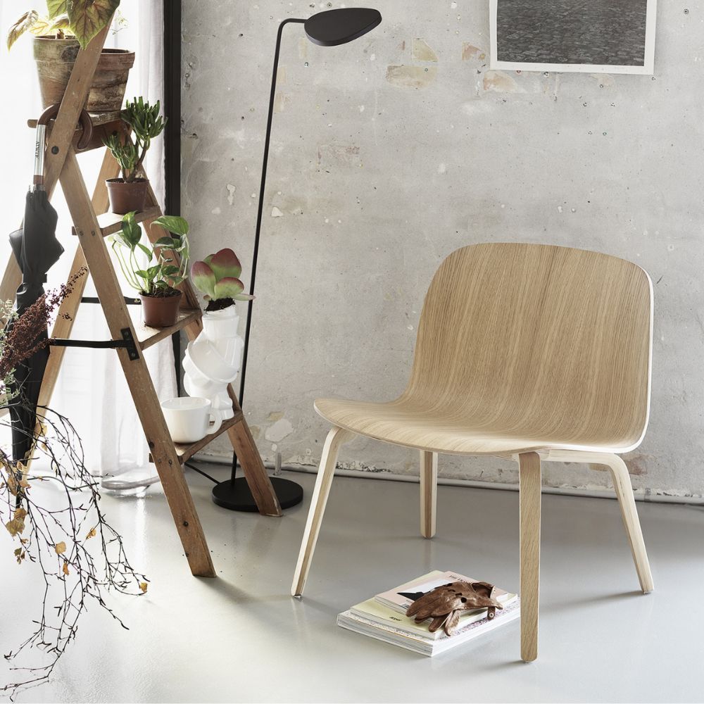 Muuto Visu Lounge Chair with Leaf Floor Lamp
