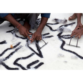 Eduardo Chillida Dibujo Tinta Rug by Nani Marquina being made