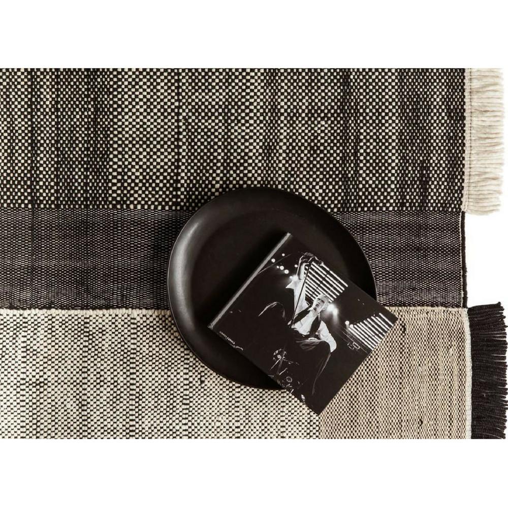 Nani Marquina Tres Rug Black Detail