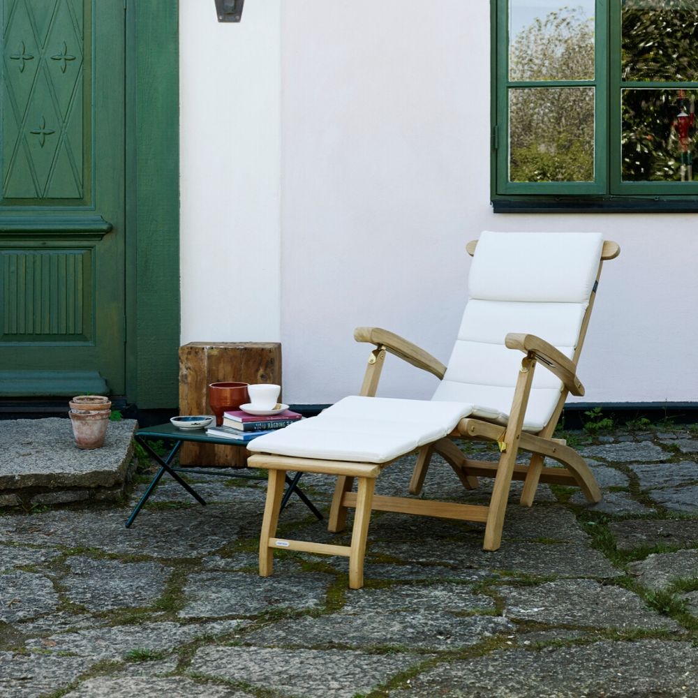 Steamer Deck Chair with Barriere White Cushion by Skagerak