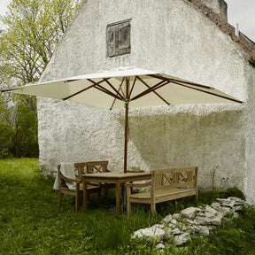 Drachman Bench 165 and Drachmann Chairs with Drachmann Table 190 and Messina Umbrella 300 by Skagerak