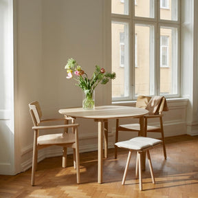 Skagerak Hven Dining Table Round with Georg Stool and Hven Armchairs