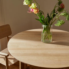 Skagerak Hven Dining Table Round with Flowers