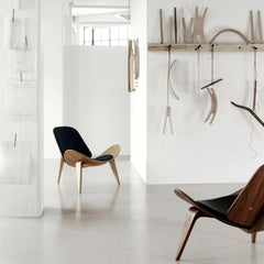 Wegner Shell Chair Oak Walnut Black Leather Craftsmanship